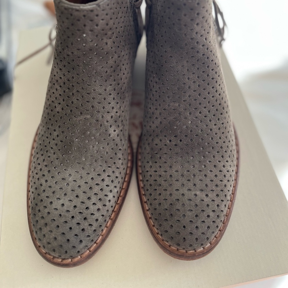 Sundance Natural Elements Boots, size 38, color Elephant, Leather - Picture 8 of 13
